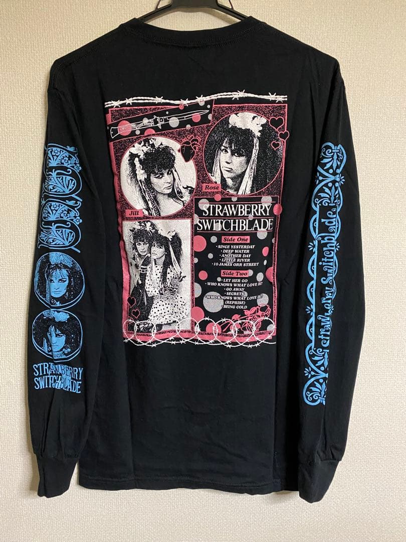 STRAWBERRY SWITCHBLADE Tシャツ