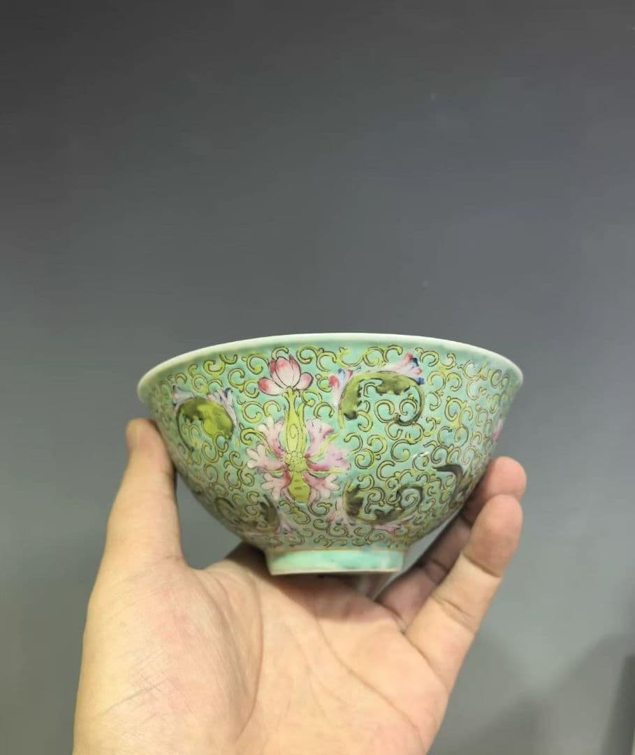 中華民国時代から輸入緑色の花模様の陶器茶碗