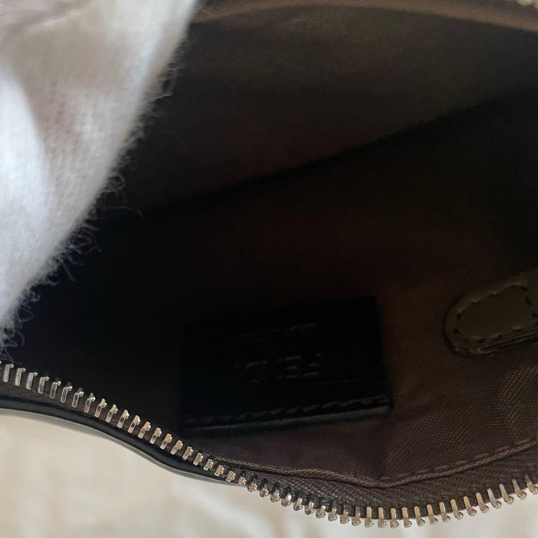 FENDI スタッズ付きケースカードケースモンスター