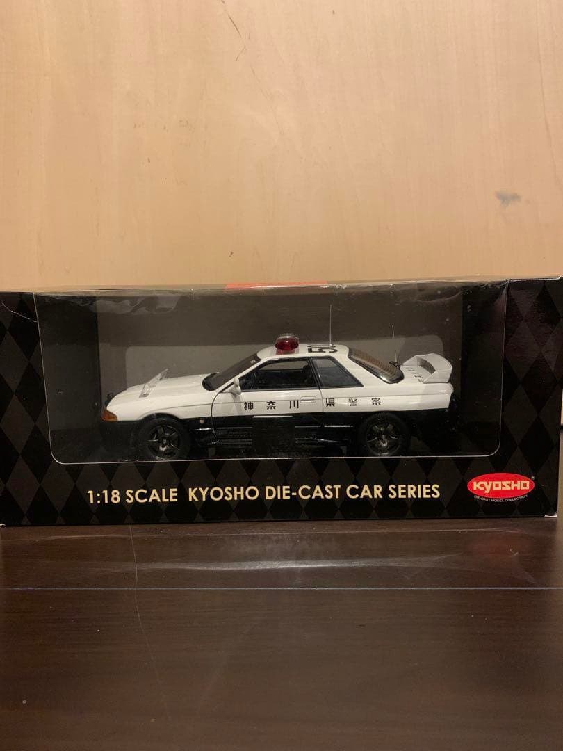 1/18 スカイラインGT-R BNR32&神奈川県警R32