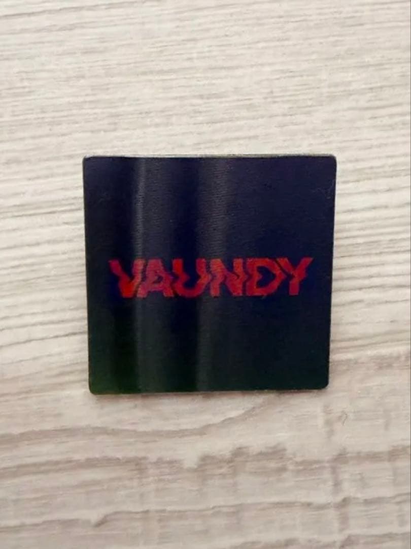 VAUNDY & replica ピンバッジ - メルカリ