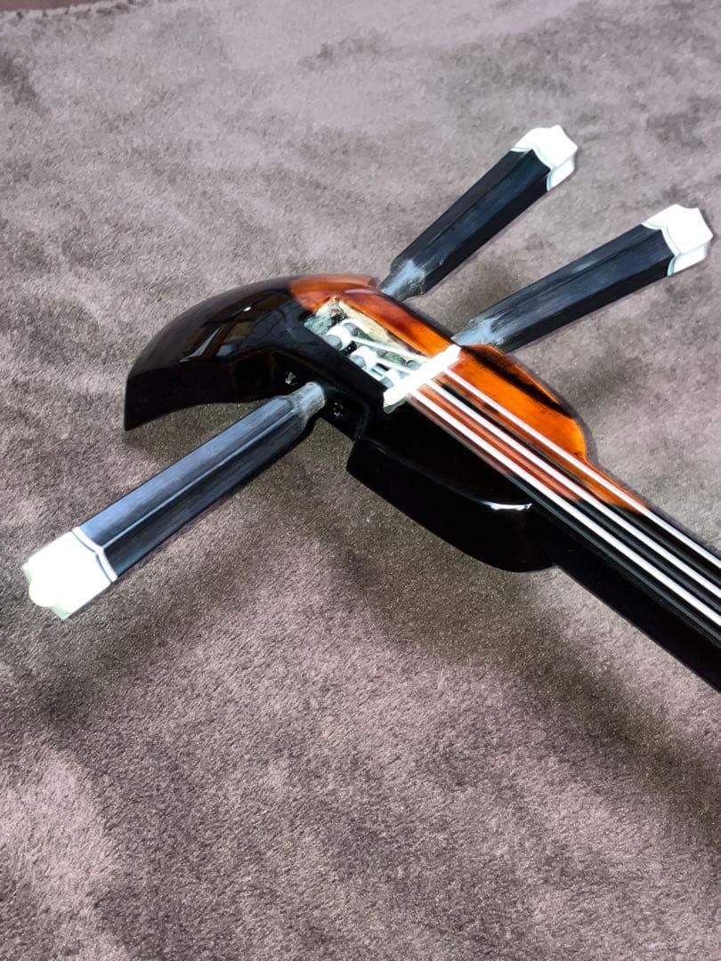 沖縄三線ワンランク上(上質黒檀)真壁型本皮一枚張りスンチ塗り期間限定