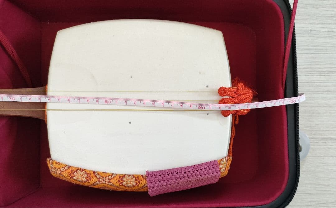 皮裂け気味の小さい傷あり　細棹三味線セット