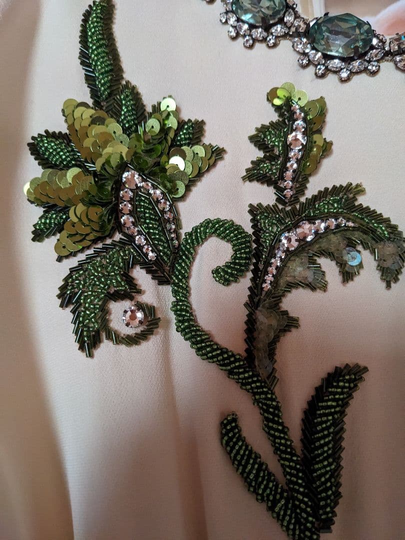 ビーズ刺繍フラワーモチーフロングドレス