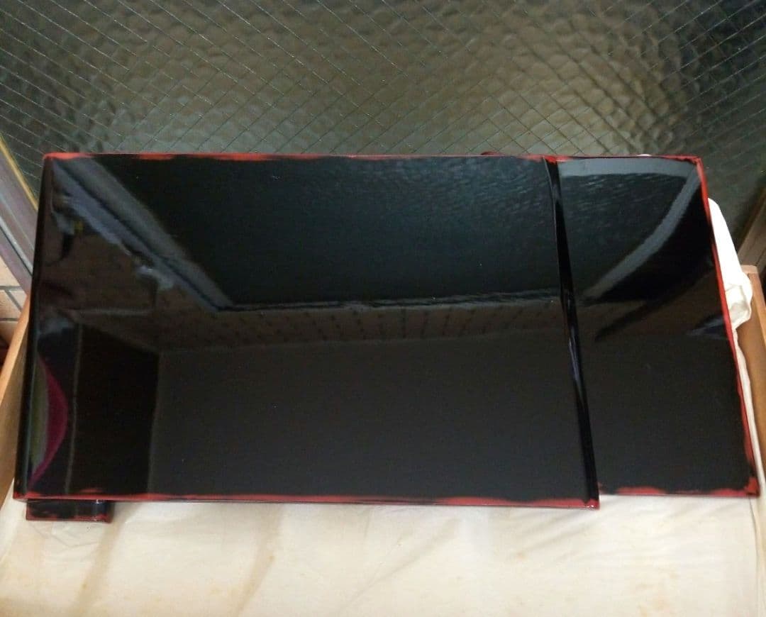 花台レア物落款いり根来塗　巻絹型卓