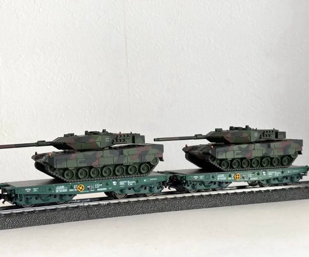 わんだほい　新品　メルクリン レオパルド　2A6 戦車　運搬車　2両セット わんだほい様専用 新品 メルクリン ドイツ軍 レオパルド 2A6 戦車 運搬