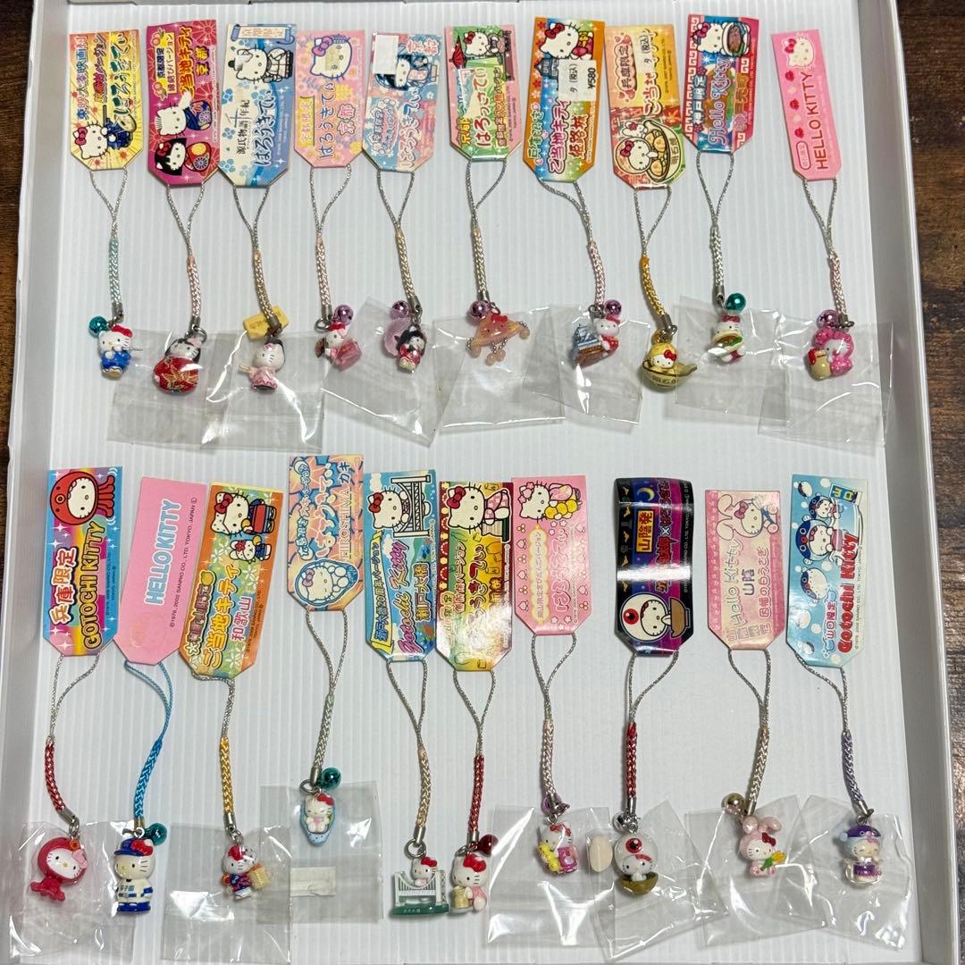 ご当地キティ　根付けストラップ等　64点　まとめ売り