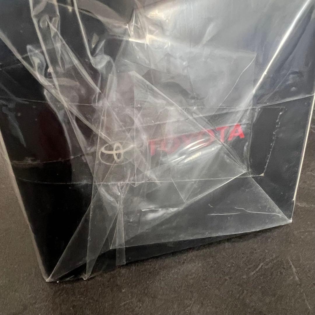 トヨタ ハリアー ミニカー 1/30スケール ホワイトパール　非売品