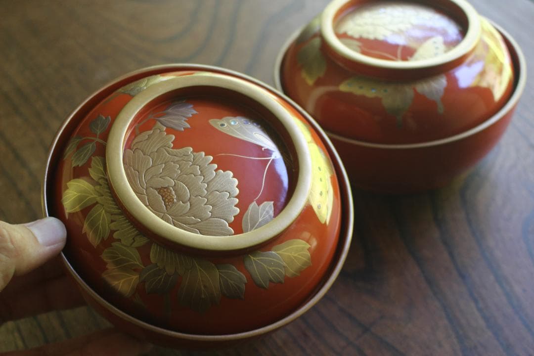 時代逸品！時代金縁朱漆に極上牡丹蝶螺鈿蒔絵の映えるお椀2点（検輪島塗蒔絵椀雑煮椀