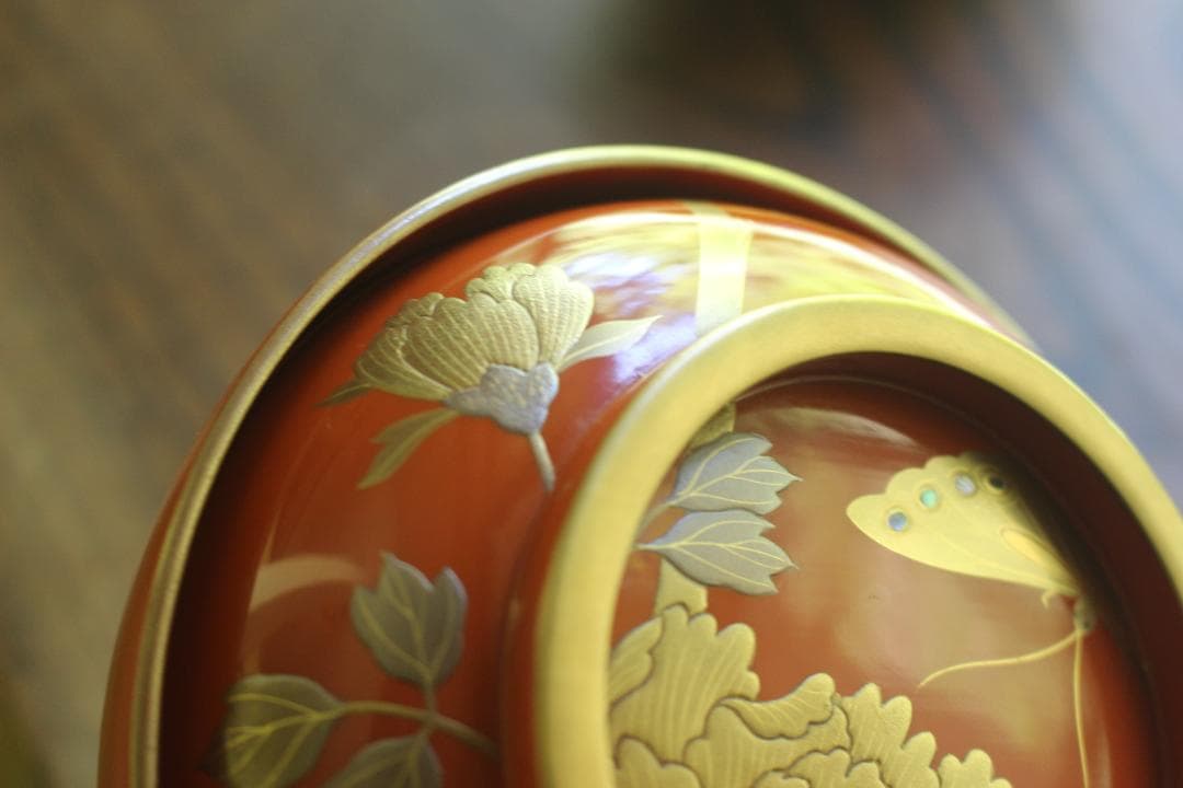 時代逸品！時代金縁朱漆に極上牡丹蝶螺鈿蒔絵の映えるお椀2点（検輪島塗蒔絵椀雑煮椀