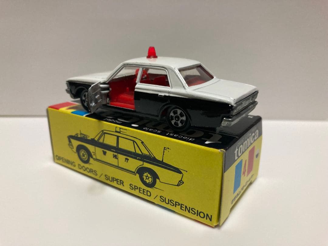トミカ 日本製 クラウン パトロールカー 1Aホイール 赤色灯Bタイプ