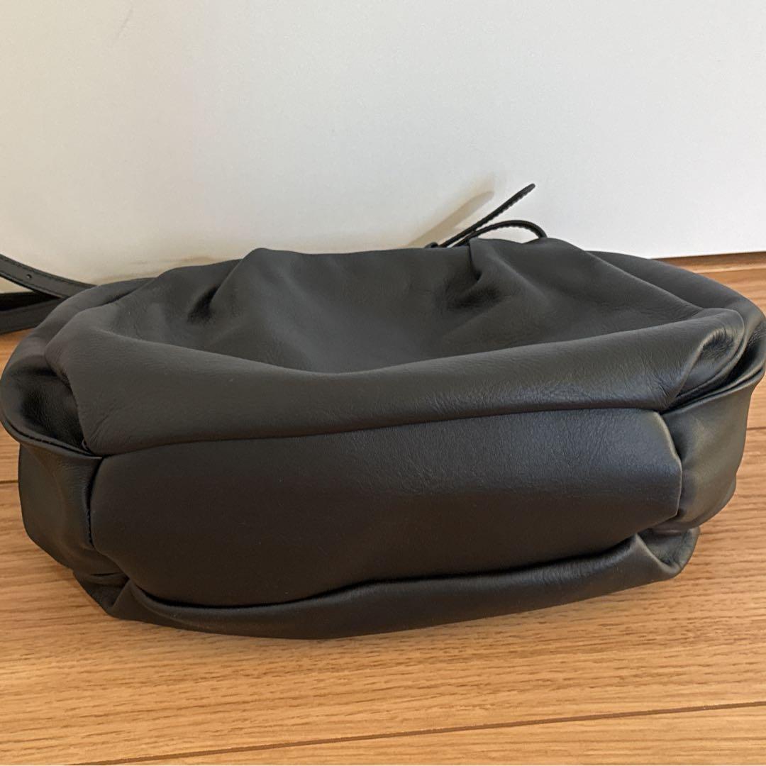 イアパピヨネ　コロンボストンバッグ　ブラック　牛革　黒