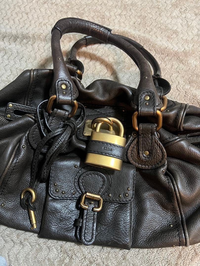 Chloé クロエ　ダークブラウン パディントン クロエの名品バッグ「パディントン」が20年ぶりに復活！MEOVVのアンナ