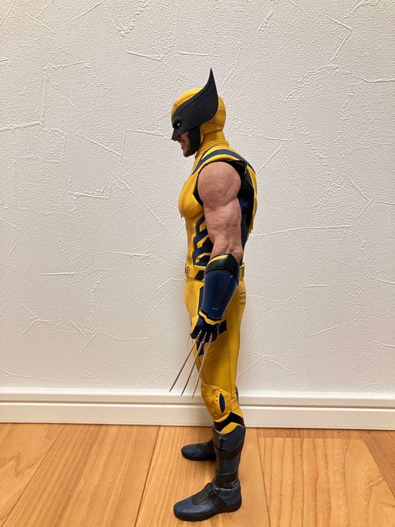 ホットトイズ MMS831 ウルヴァリン（ブラウンスーツ）限定版