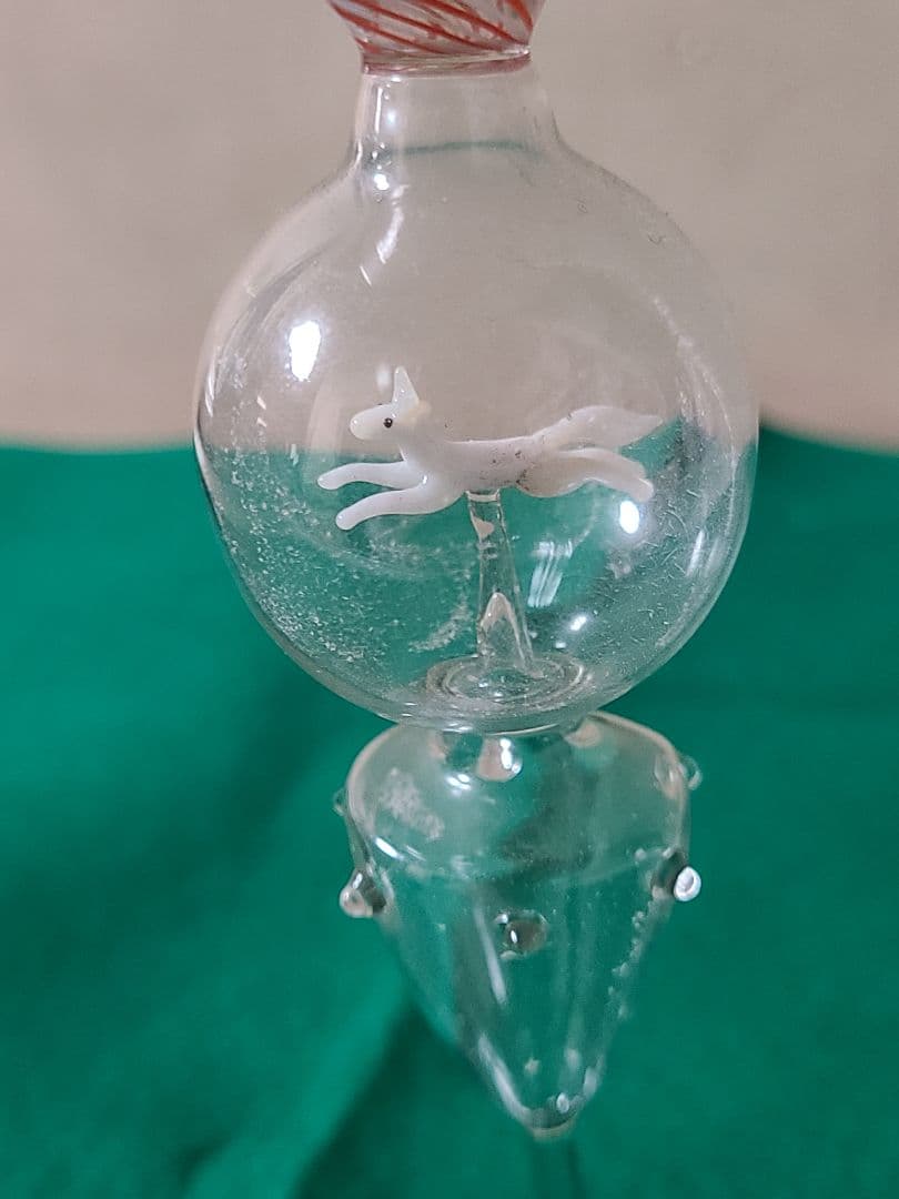 アンティークオーストリアビミニ工房によるフィギュア入りグラス 白馬