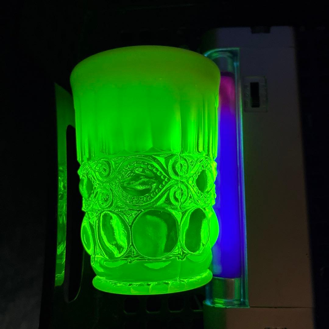 骨董 時代プレス 乳白色暈し カナリアイエロー コップ ゴブレット