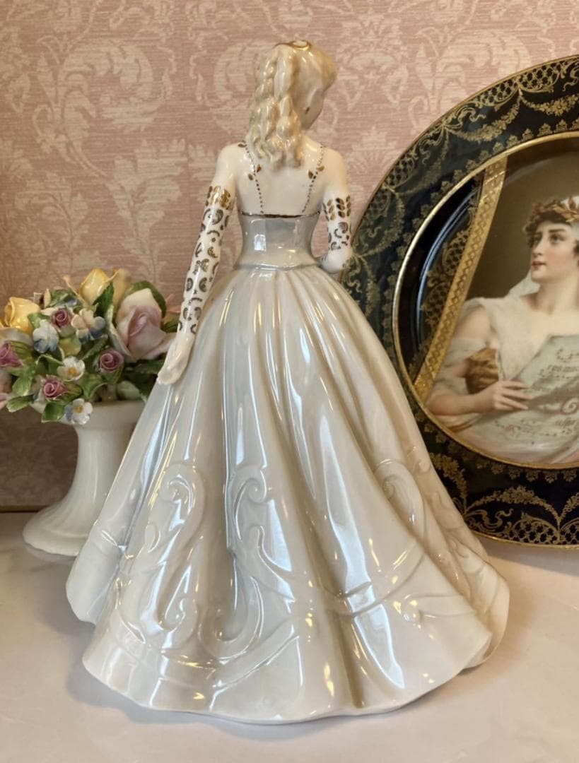 【限定品】ロイヤルウースター フィギュリン 陶器人形 パール シルバー ドレス