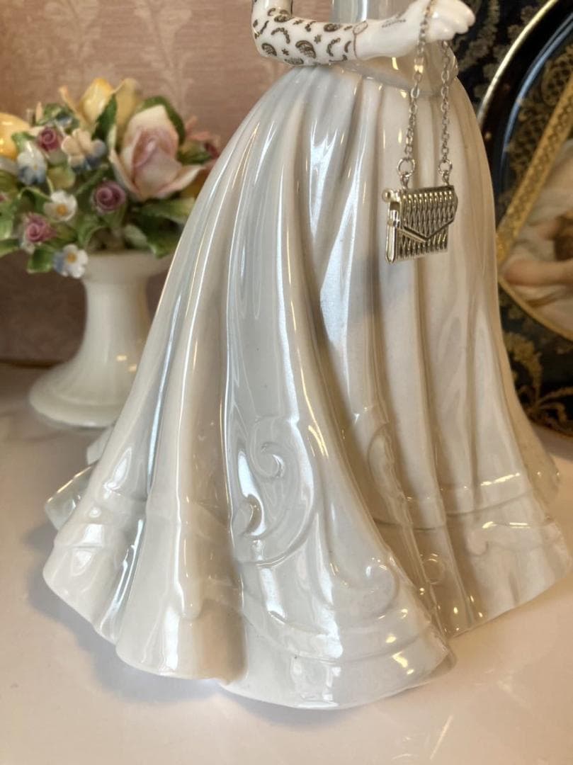 【限定品】ロイヤルウースター フィギュリン 陶器人形 パール シルバー ドレス