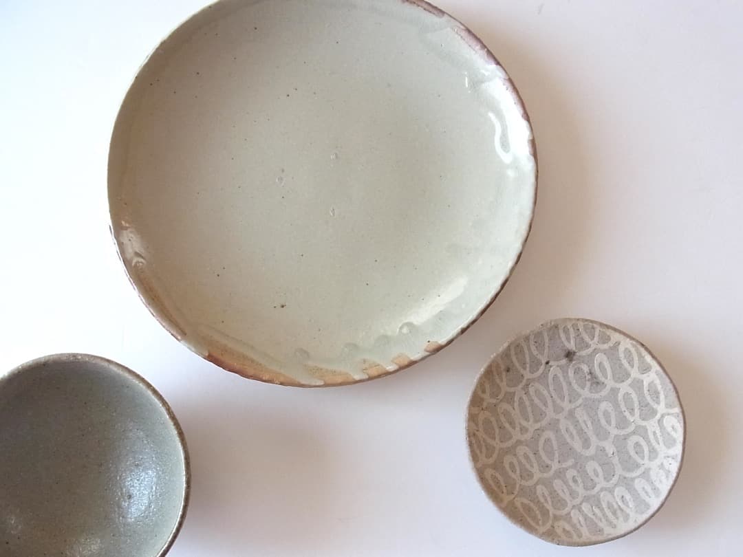山田洋次 灰釉・八寸皿／浅鉢 碗 陶器 スリップウェア レッドウェア 山田