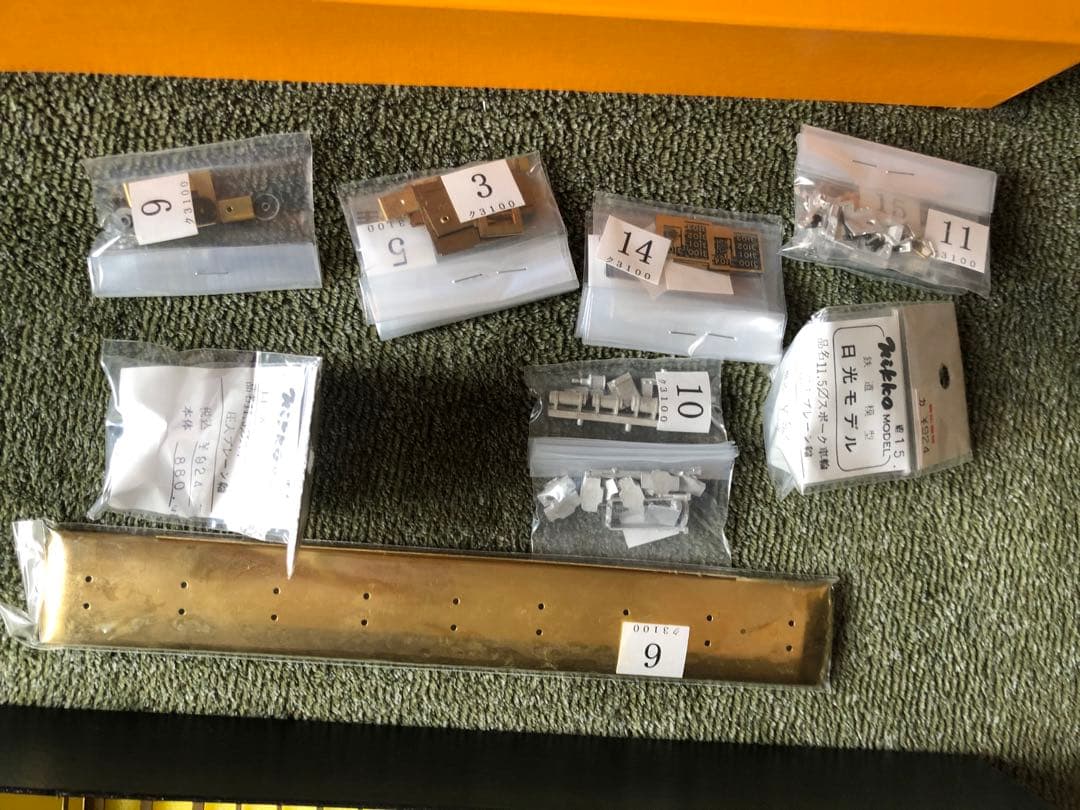 アダチ製作所　参急デ2200形とク3100形電車のバラキット2両セット