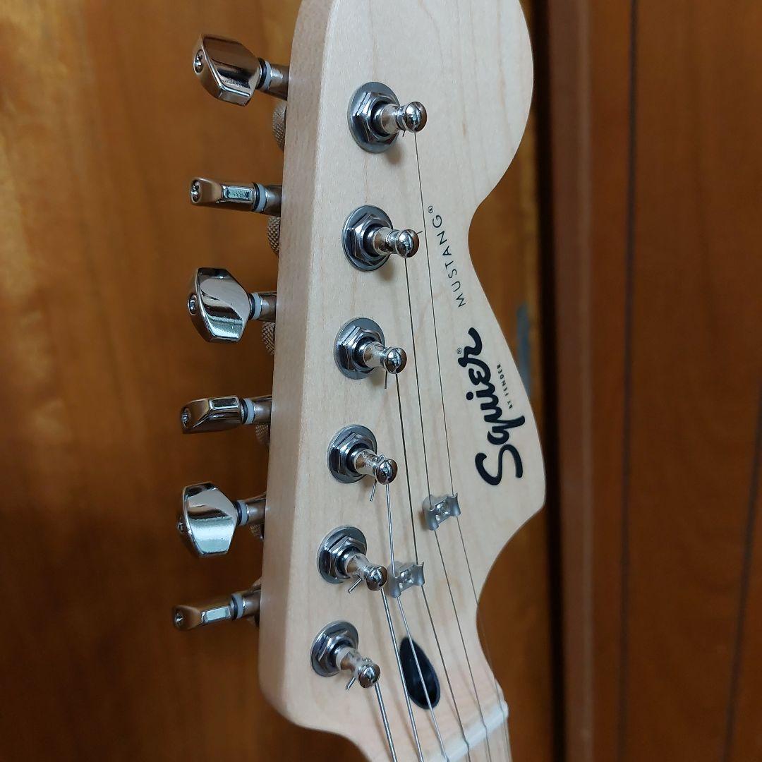 Squier Mustang エレキギター サンバースト、ロックペグ仕様