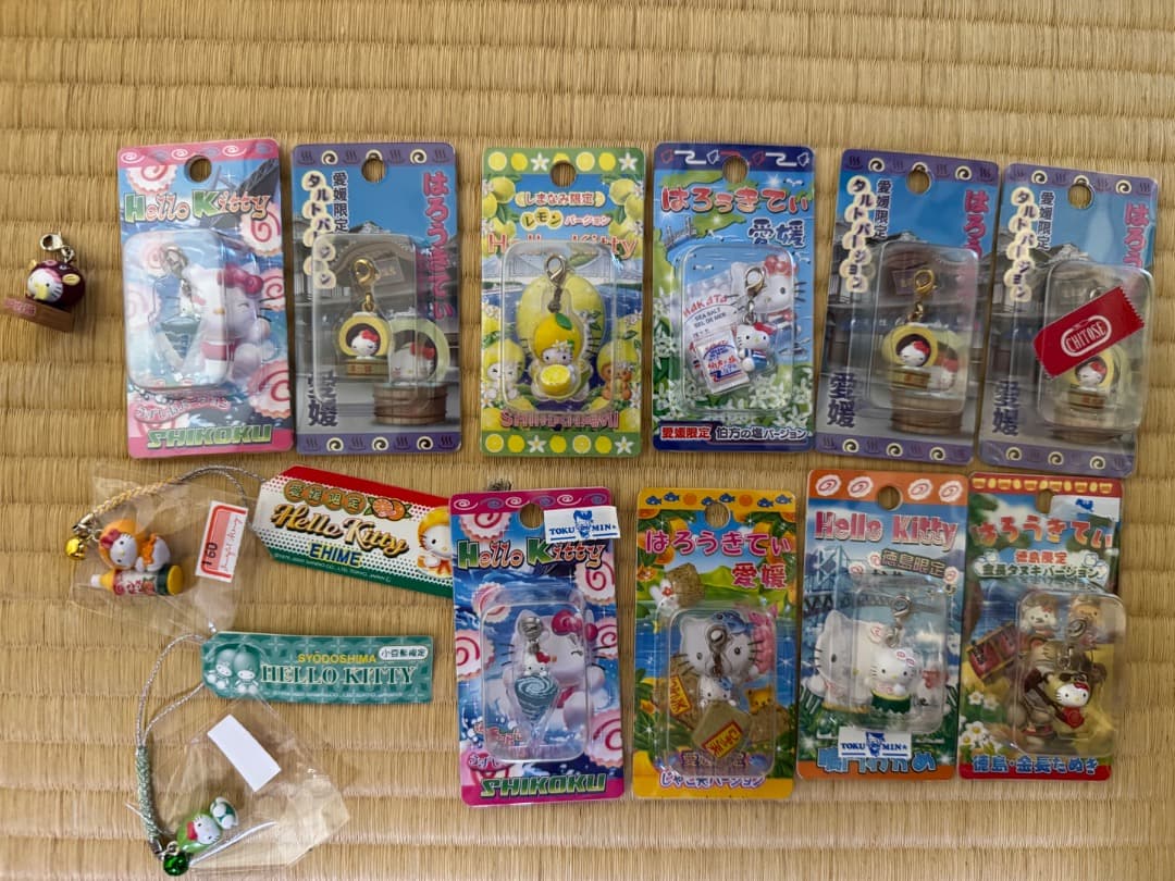 ハローキティ ご当地ストラップセット 根付 200個ぐらい 地域限定 その他