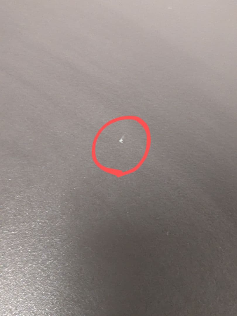 黒い円形ダイニングテーブル