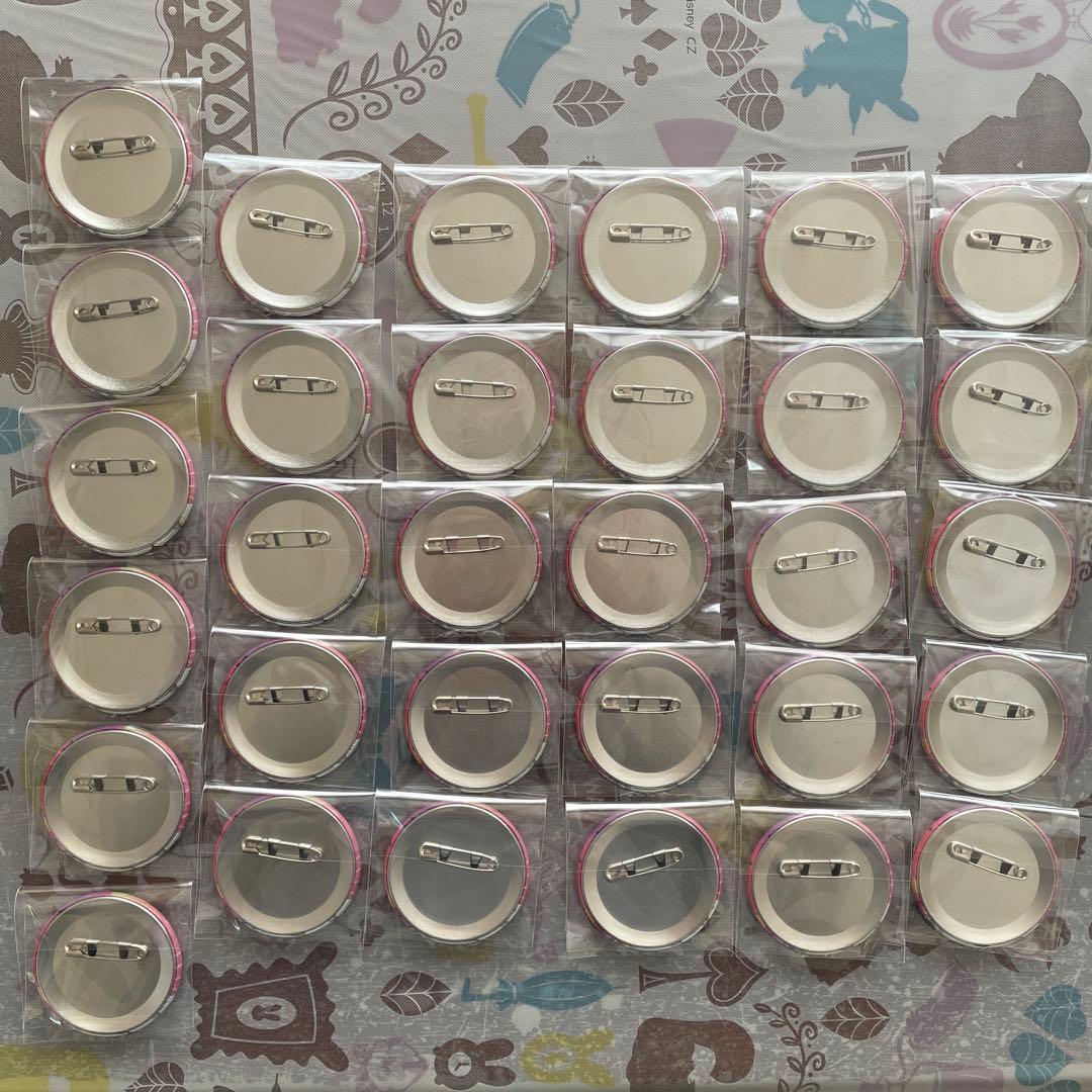 アイナナ 百 8周年 缶バ