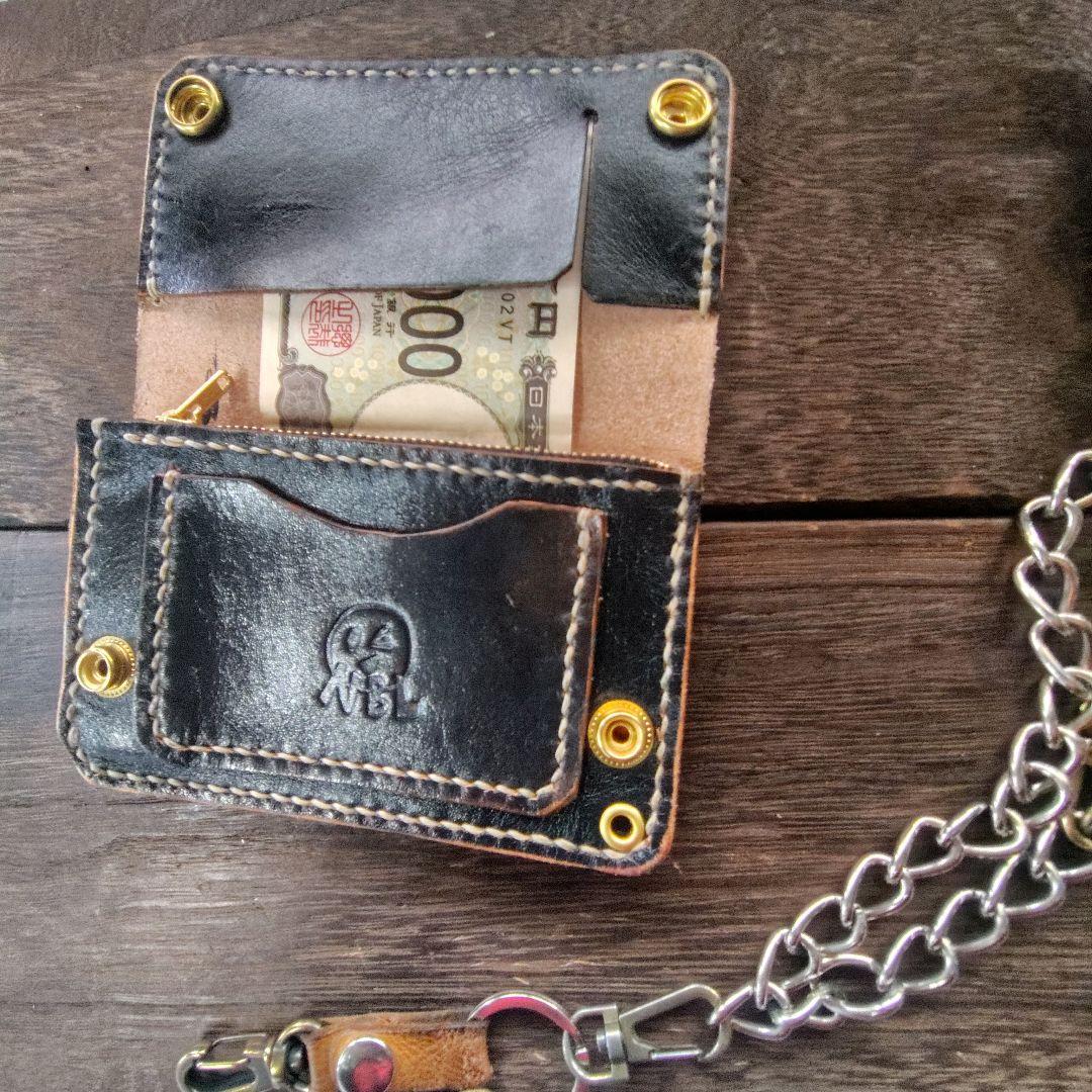 ミドルサイズ トラッカーウォレット　フレイムス カービング 手染め 黒