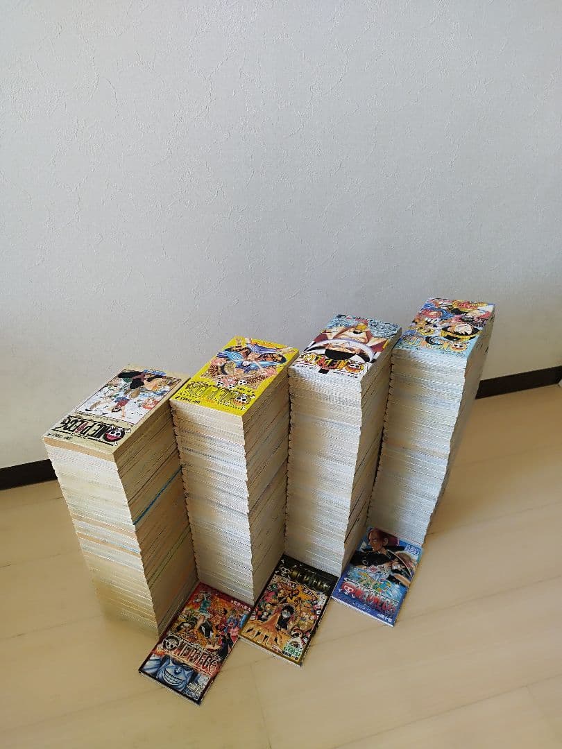 24時間以内発送します！ ワンピース　 1〜113巻　全巻セット +映画特典3冊