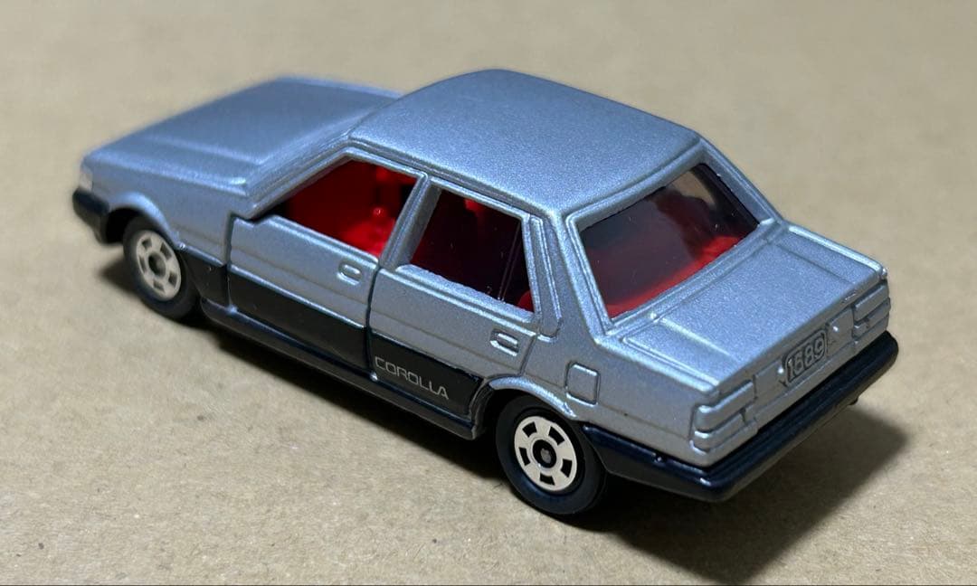 トミカ トヨタ カローラ4ドアセダン カローラレビン 2台セット