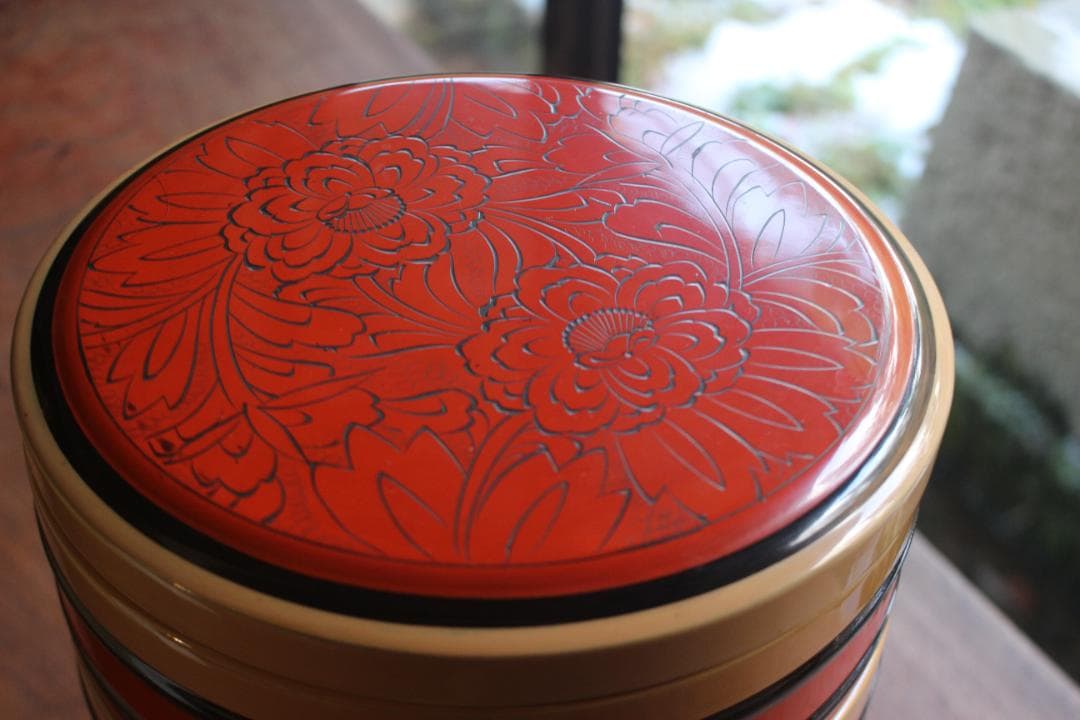 風情ある独楽塗の美しい五段丸重（検輪島塗お重重箱茶道具