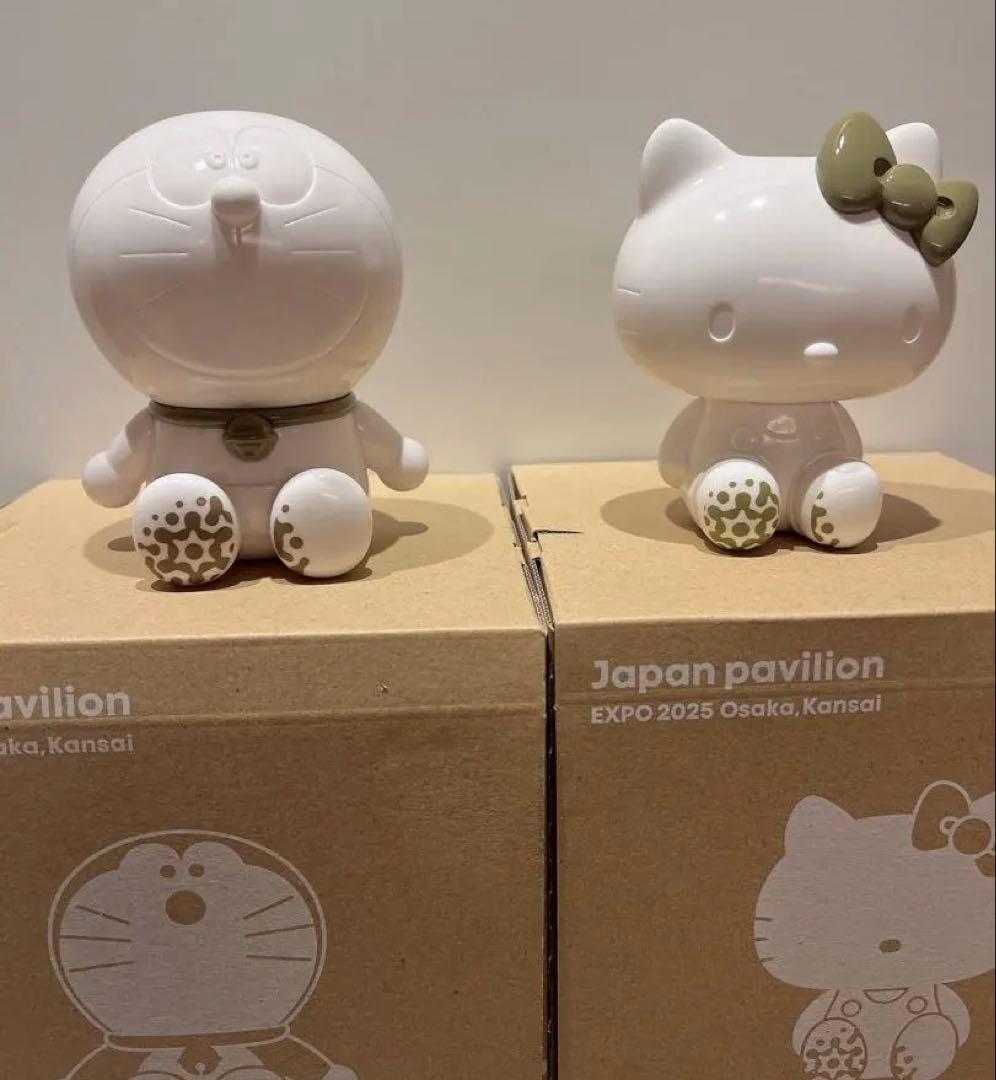 日本館　万博　ドラえもん ハローキティ フィギュアセット　ベアブリック
