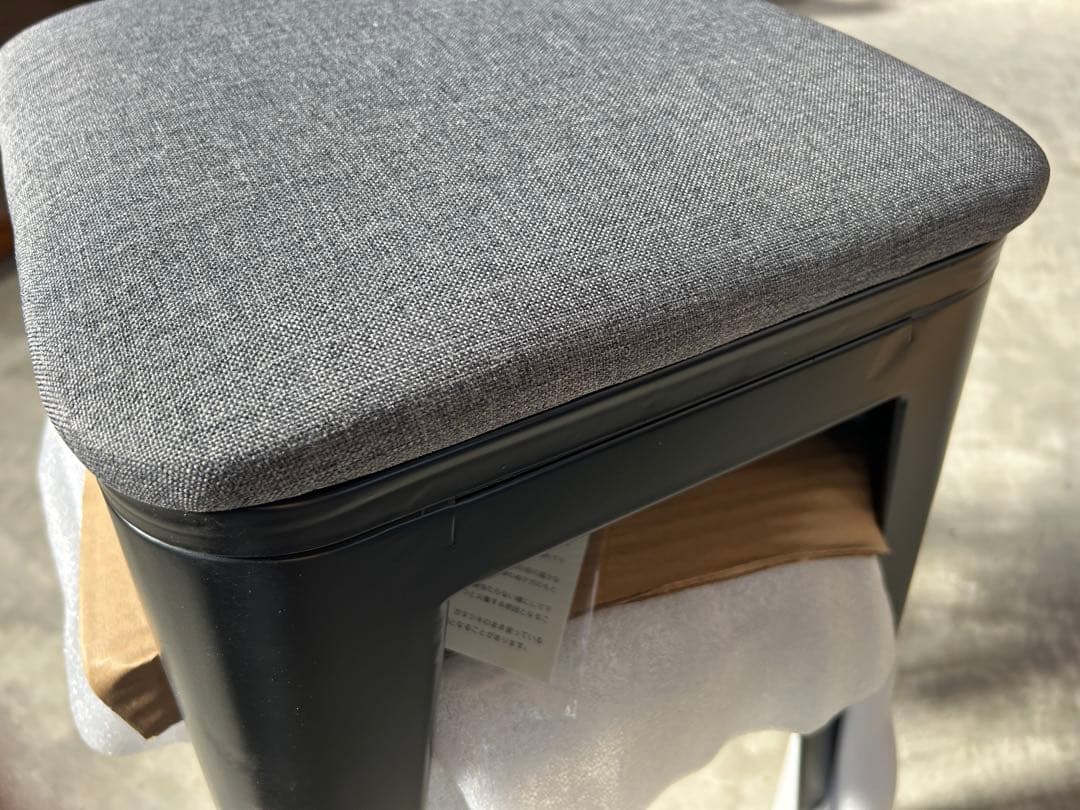 新品スツールを4脚、処分特価！