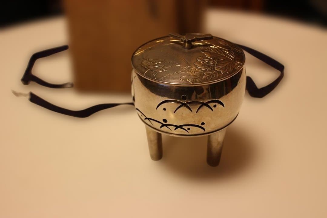 銀製 香炉 花柄 服部製 純銀 丸形透かし香炉 241g 香道具銀瓶