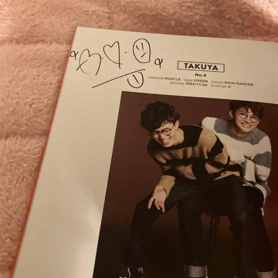 超特急　タクヤ　サイン入り生写真３枚　写真集1点