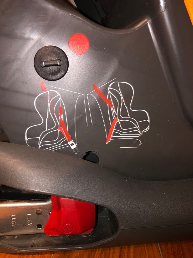 Mercedes-Benz チャイルドシート　デュオプラス レッド/ブラック