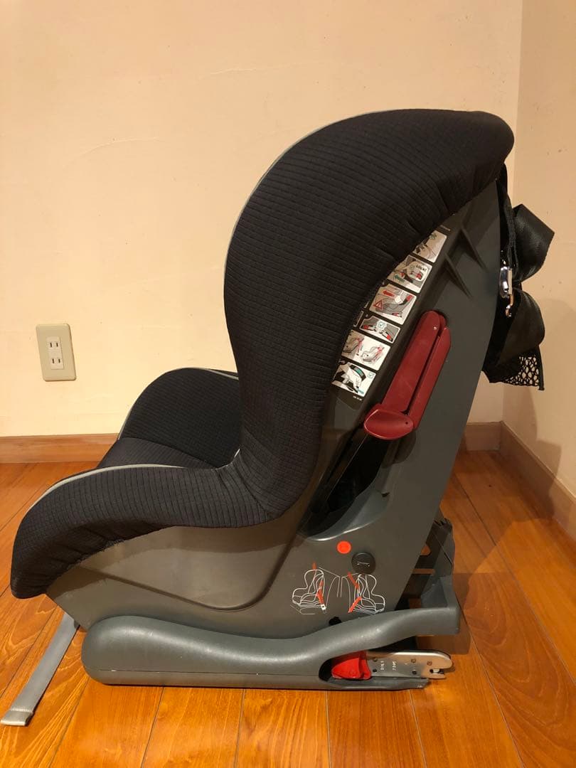 Mercedes-Benz チャイルドシート　デュオプラス レッド/ブラック