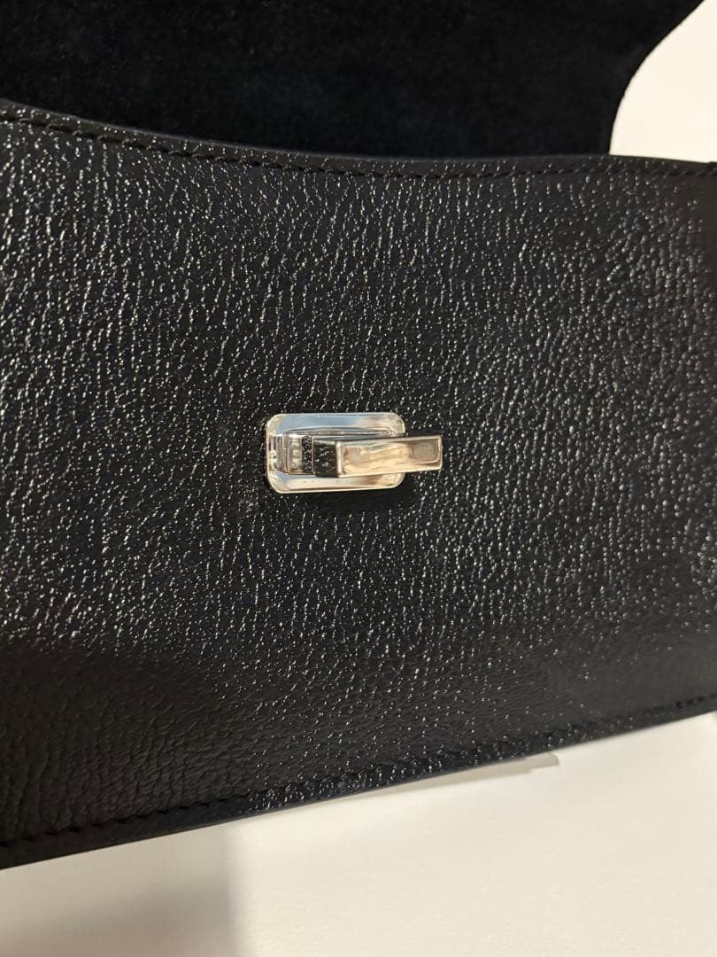 MIUMIU ミュウミュウ　ショルダーバッグターンロック　チェーンレザー