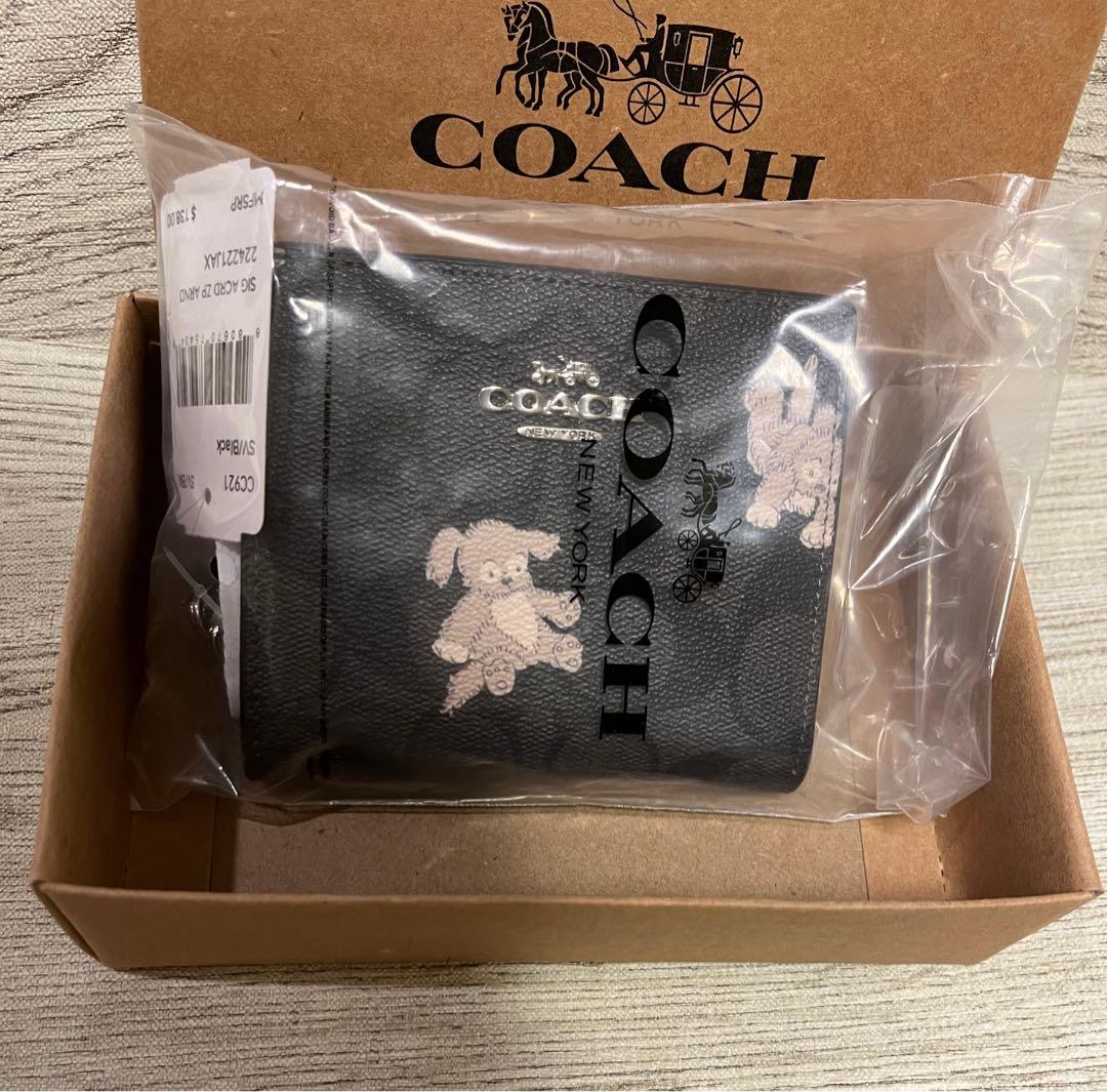 コーチ　可愛いワンちゃん柄　二つ折り　財布　 新品未使用　シグネクチャー