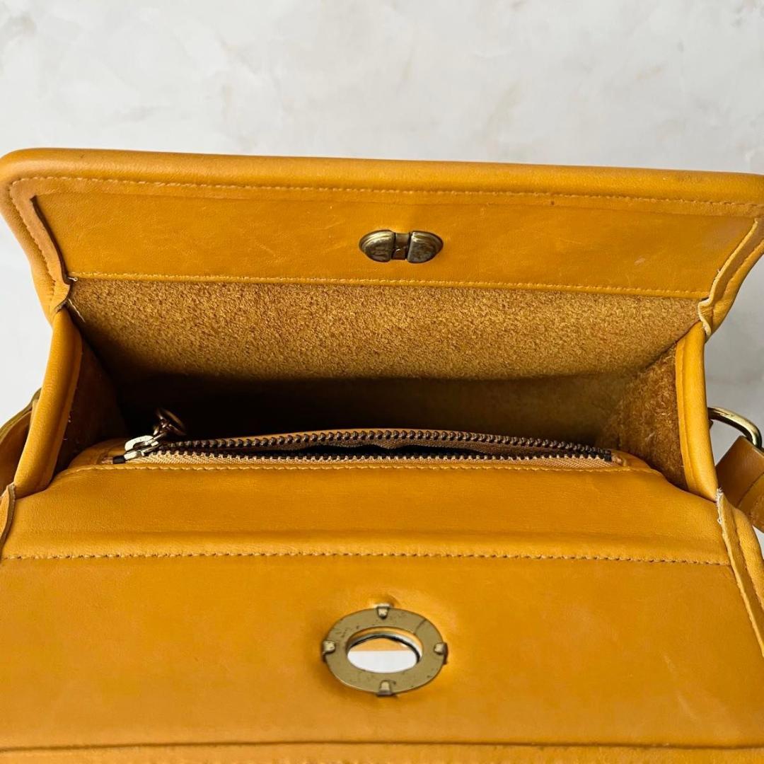 バッグ COACH vintage archive handbag turn-lock