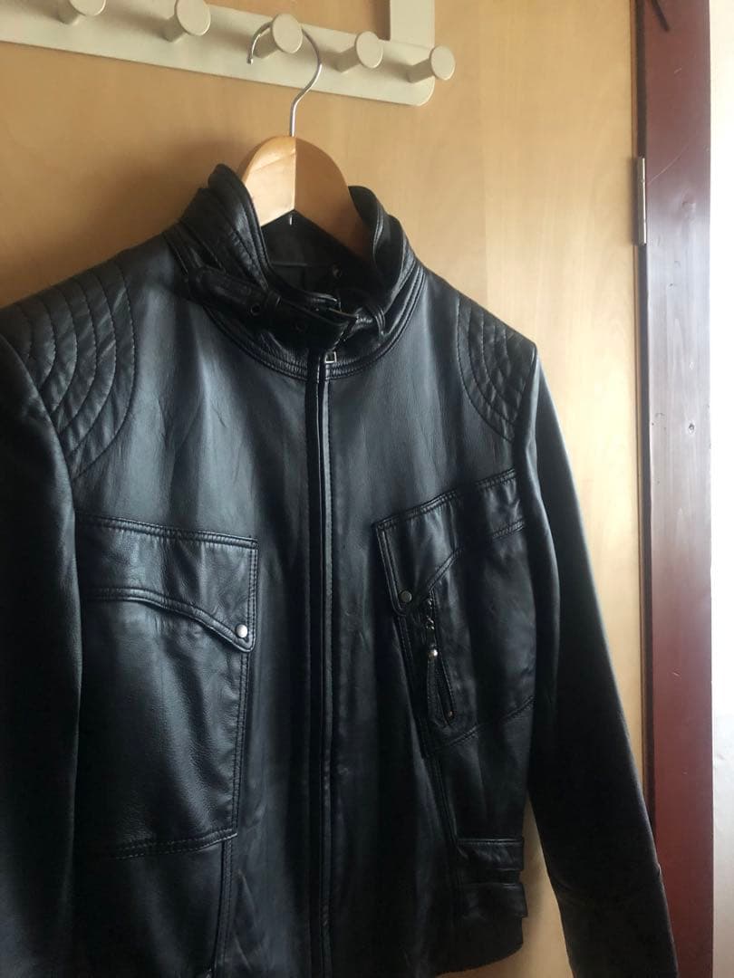 ブラックレザージャケット タイトフィット