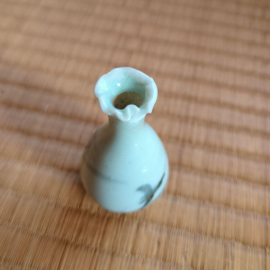 淡い青色 陶器 ミニチュアフラワーベース 初期伊万里