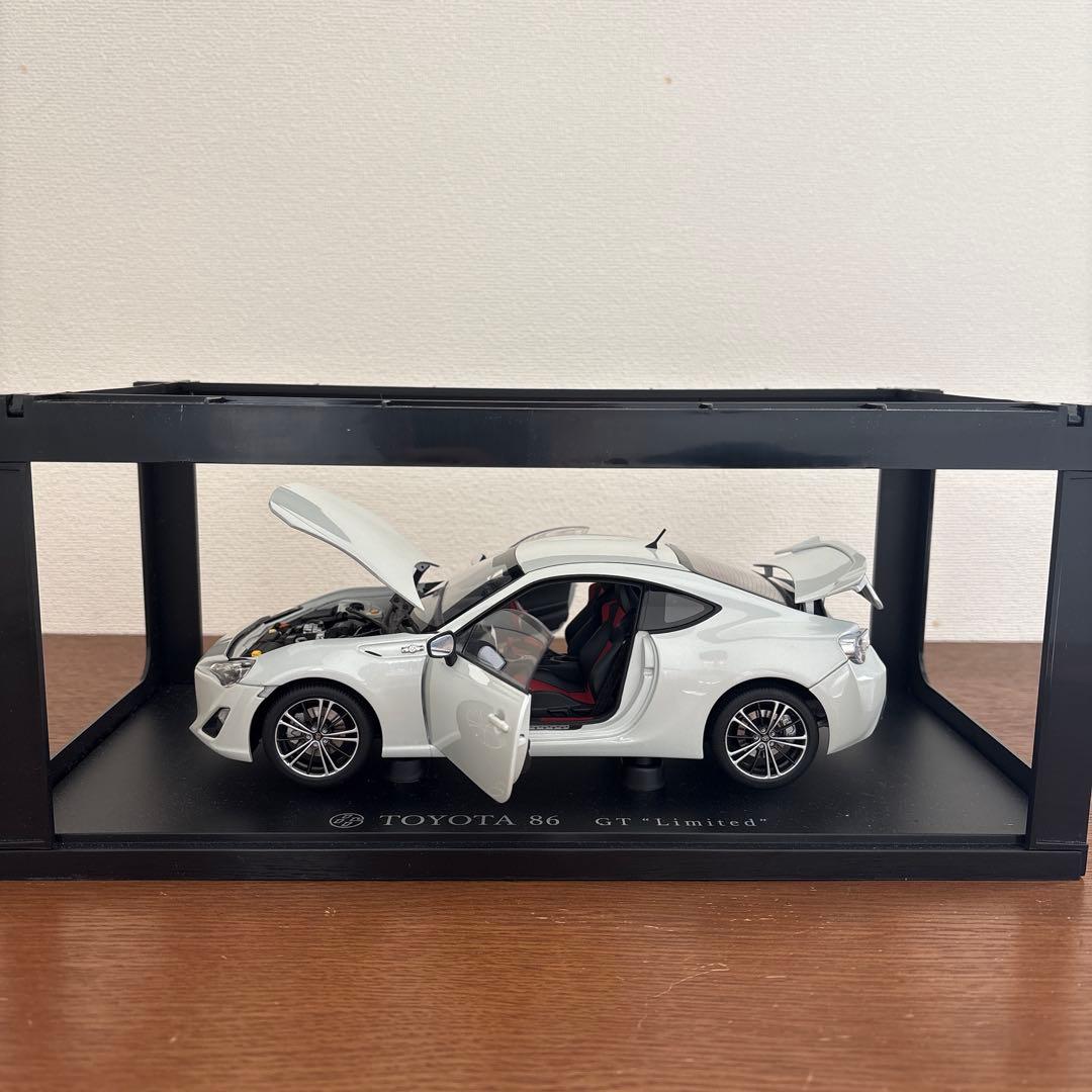 オートアート　トヨタ　TOYOTA 86 1/18 ミニカー　ホワイト