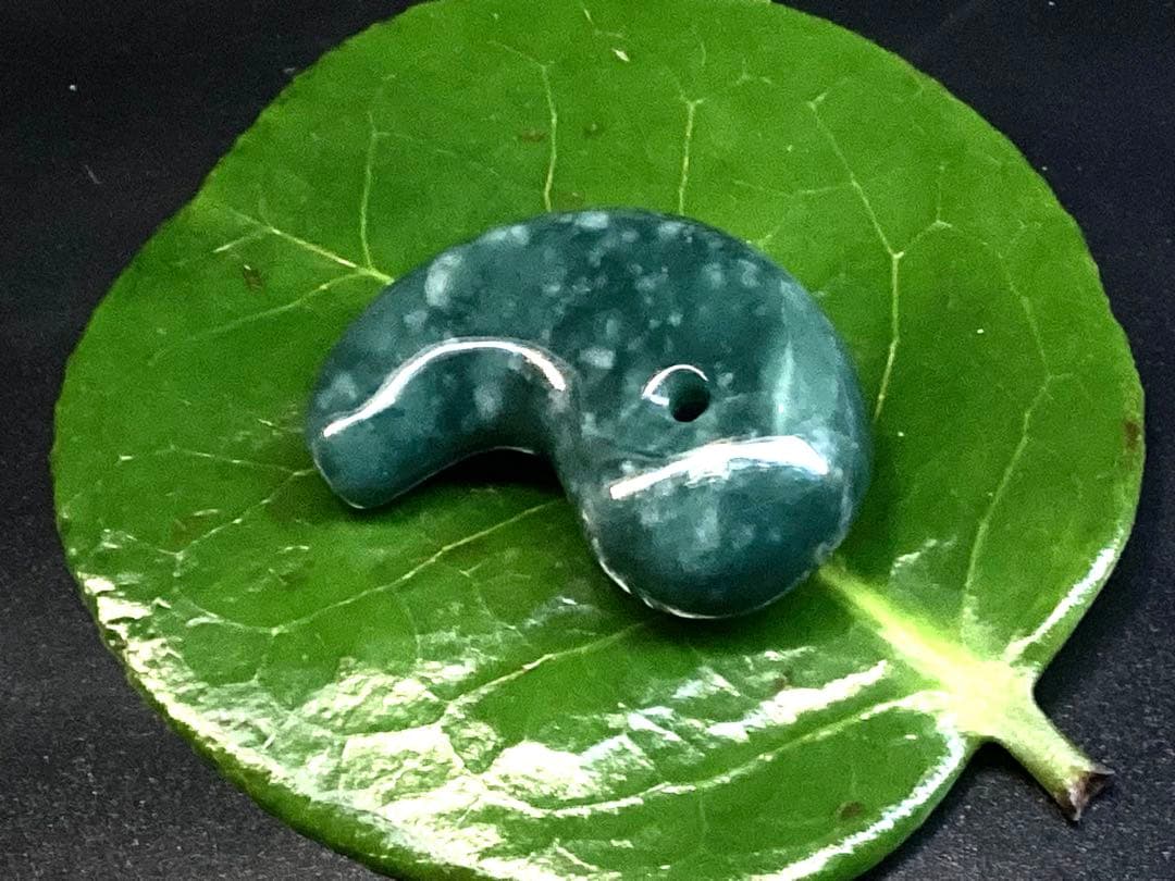 ✳premiumシリーズ 珍‼️希少吉兆雪輪文様 糸魚川青翡翠入りコン沢