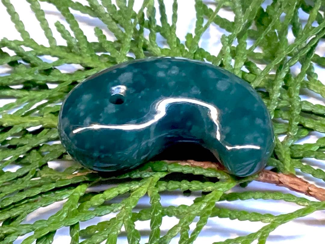 ✳premiumシリーズ 珍‼️希少吉兆雪輪文様 糸魚川青翡翠入りコン沢