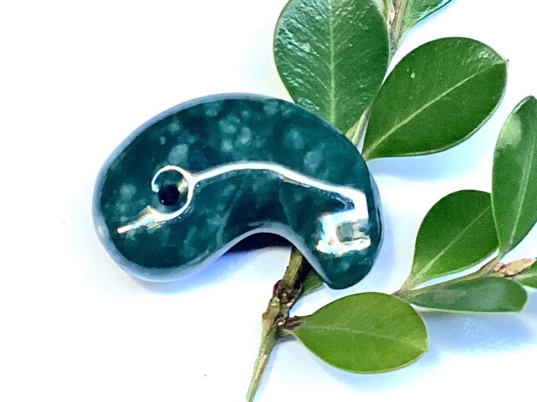 ✳premiumシリーズ 珍‼️希少吉兆雪輪文様 糸魚川青翡翠入りコン沢