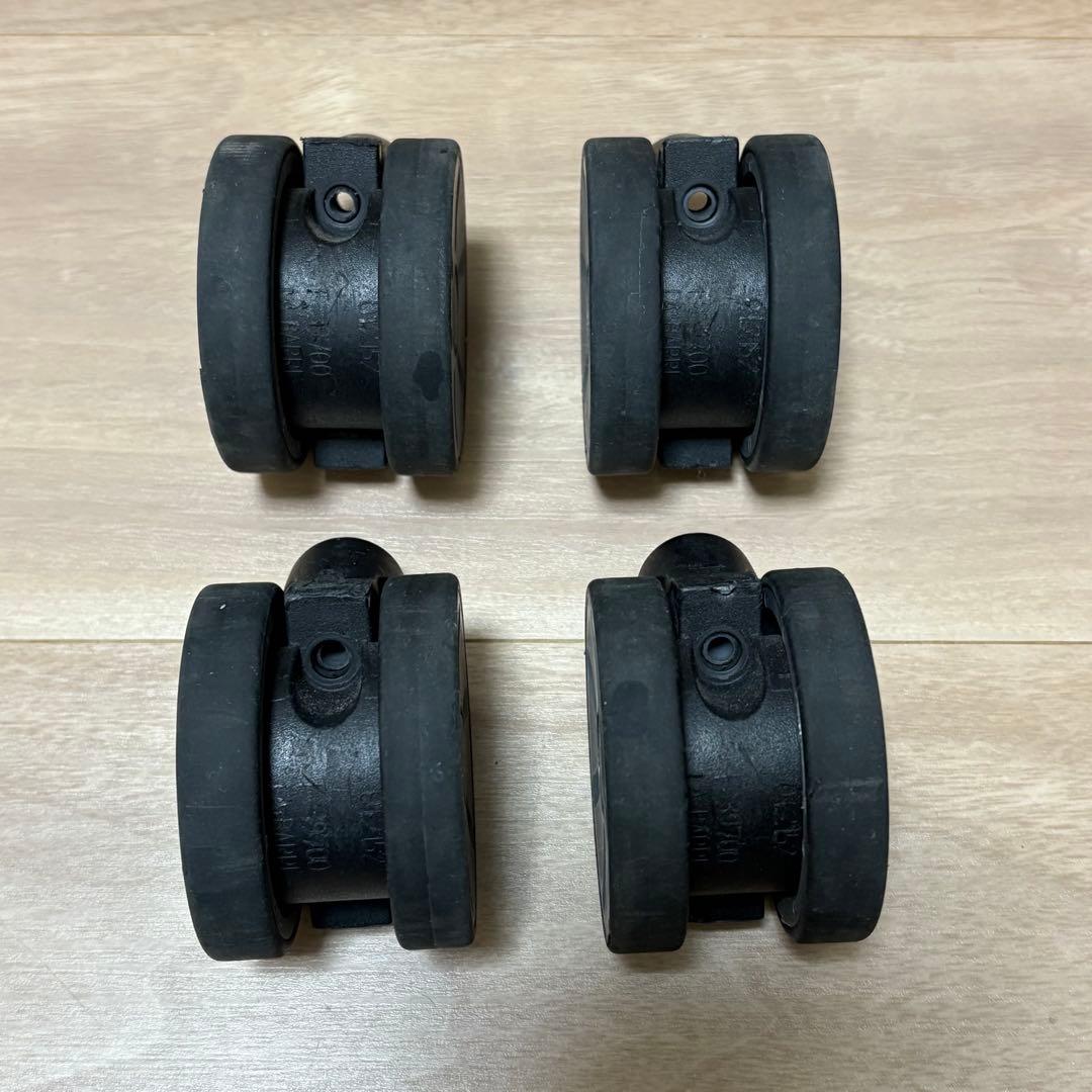 RIMOWA マルチホイール x 4個（6.4cm）②