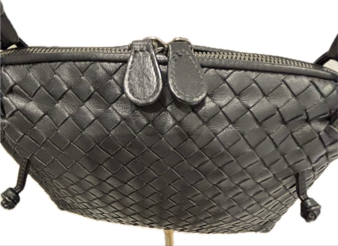 ボッテガべネタ　イントレチャート黒ポシェット