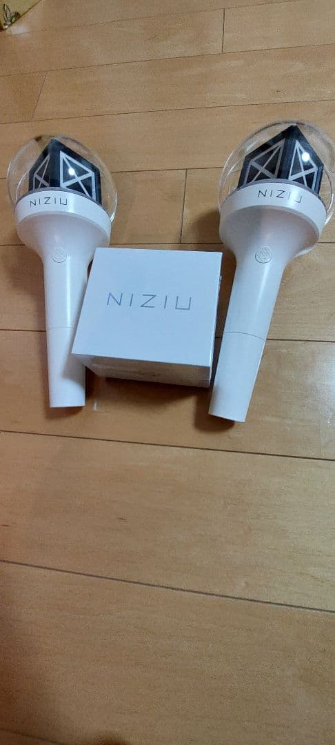 NiziU ペンライト2本（箱なし）とNiziU LIGHT STRAP（新品）